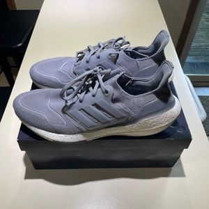 Adidas Boost 22